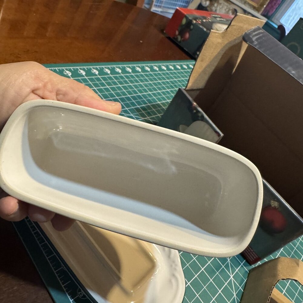 Pfaltzgraff Winterberry Covered Butter Dish Holiday Design Ceramic - Picture 5 of 5